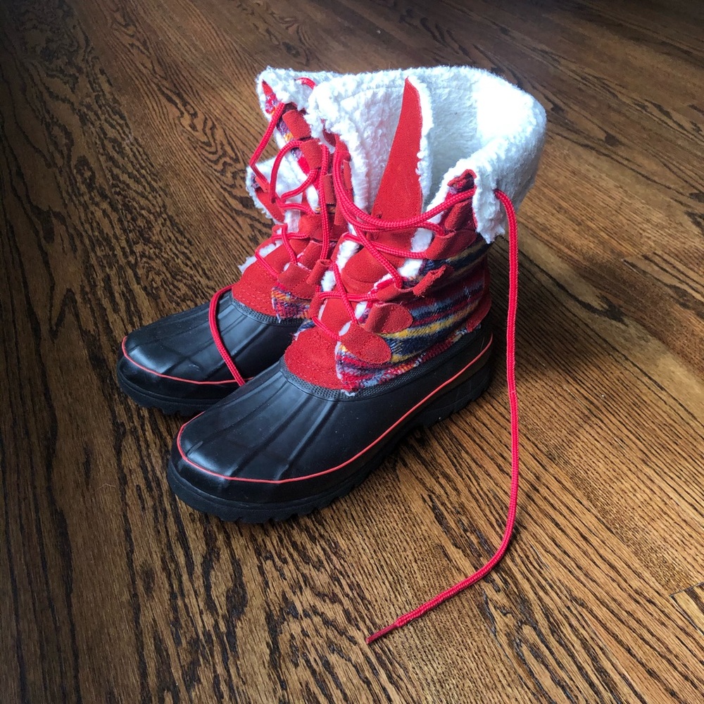 Red Plaid Khombu Snowboots